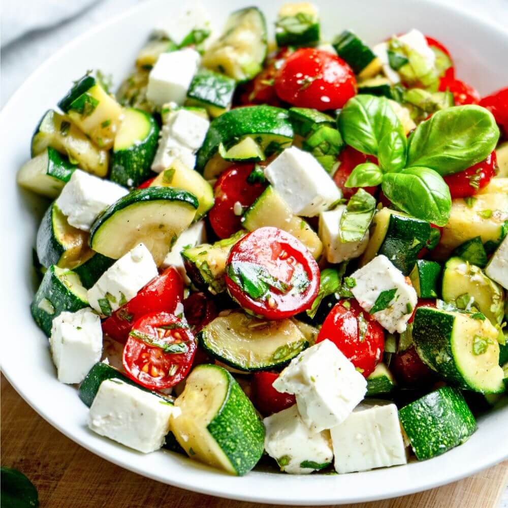 Wie macht man das Zucchini Salat Rezept?